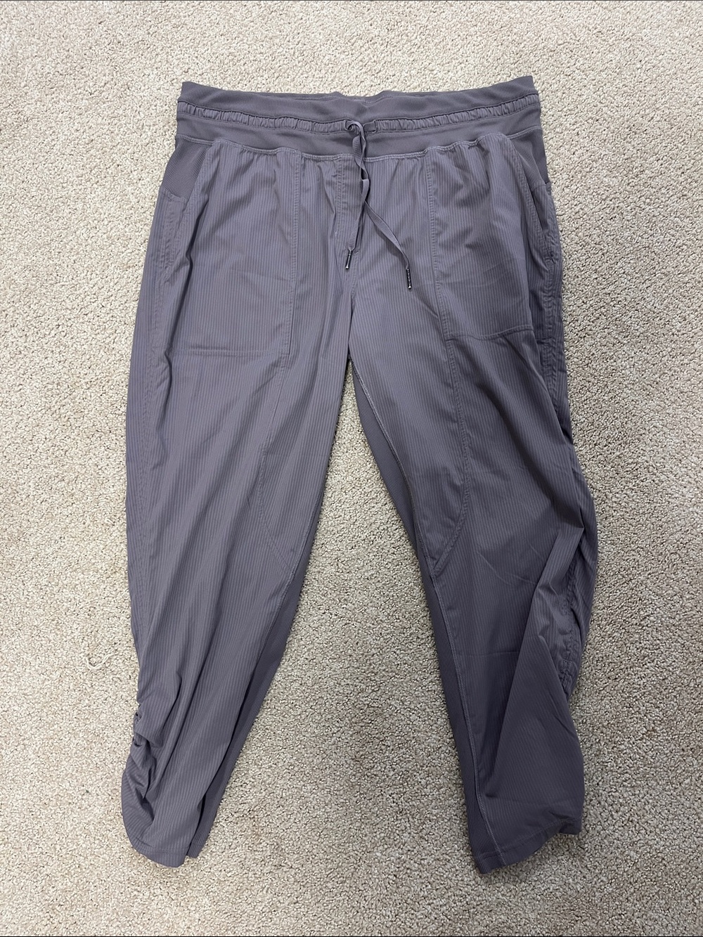 EUC Lululemon | Dance Studio Crop *25" Size 12